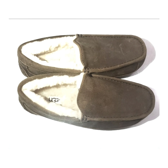 NWOT UGG Ascot Slippers in a size 8 - Picture 2 of 6